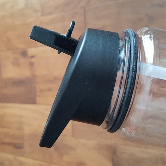 Hyundai Plastic BPA Free Water Bottle Guelph Hyundai - Picture 6 of 13